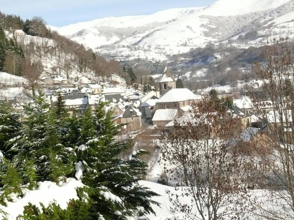 Maison De Charme Avec Jardin, Proche Station Super-Lioran, Ideale Pour Famille Et Activites Nature - Fr-1-742-467 Thiézac 0*,
