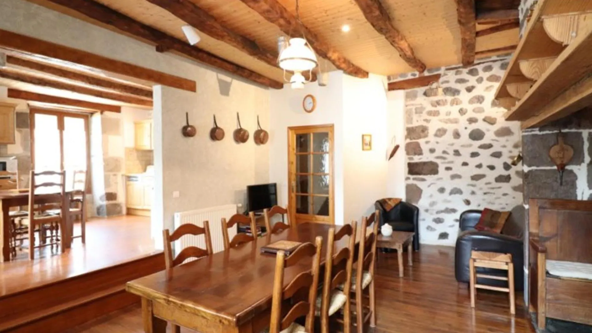 Holiday home Maison De Charme Avec Jardin, Proche Station Super-Lioran, Ideale Pour Famille Et Activites Nature - Fr-1-742-467 Thiezac